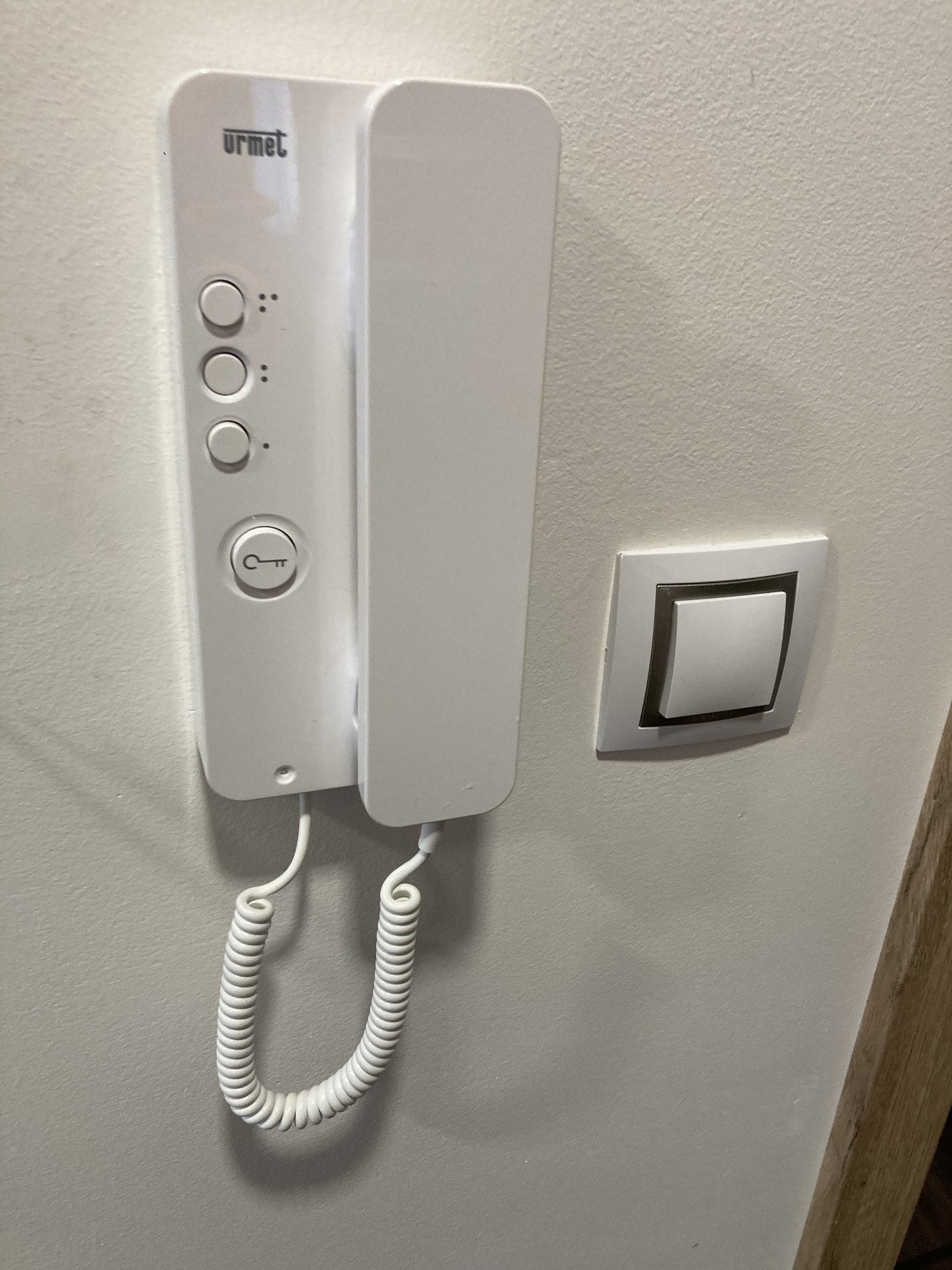 Fotografie instalací videotelefonů a zvonků